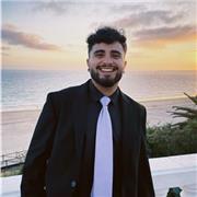 Profesor de inglés (C1), latín y griego, y muy conocedor de la filosofía enseñada desde secundaria a Bachillerato. Psicólogo.